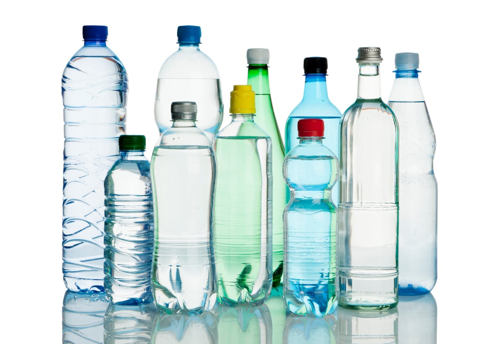 Bottiglie di plastica per l'acqua: sono troppe, le possibile alternative