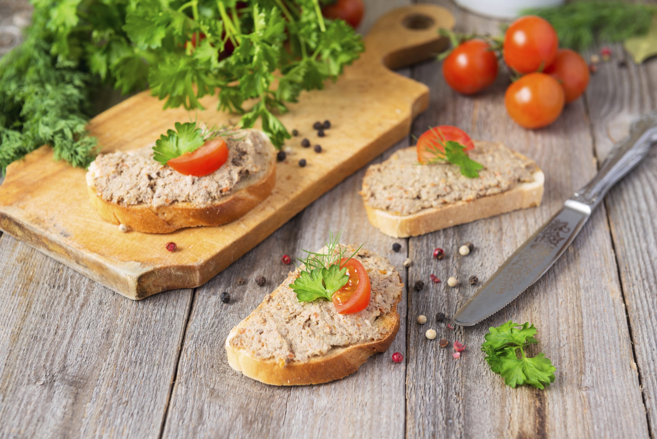 Cucina degli avanzi: la ricetta del patè con i ciuffi delle carote e dei finocchi