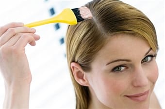 Come tingere i capelli bianchi con prodotti naturali - Non sprecare