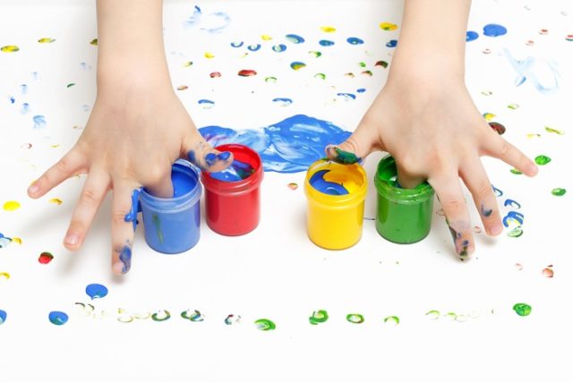 Digitopittura: tutti i benefici della pittura con le dita per i bimbi