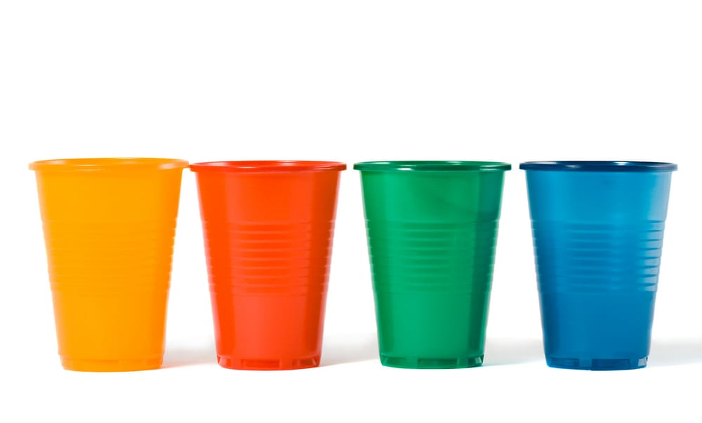 Bicchieri di plastica: come si riutilizzano - Non sprecare