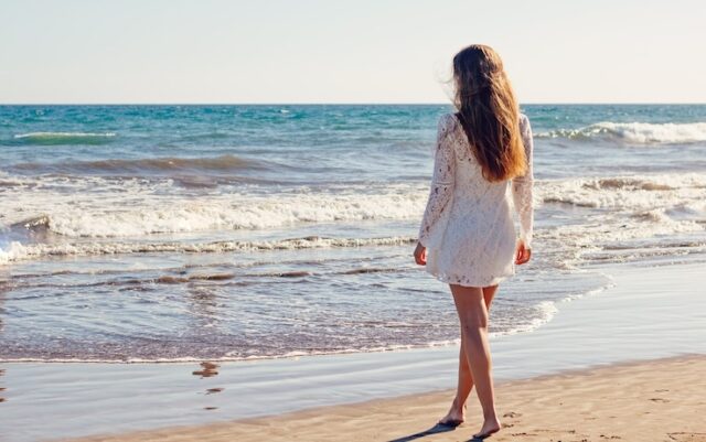 Come proteggere i capelli al mare