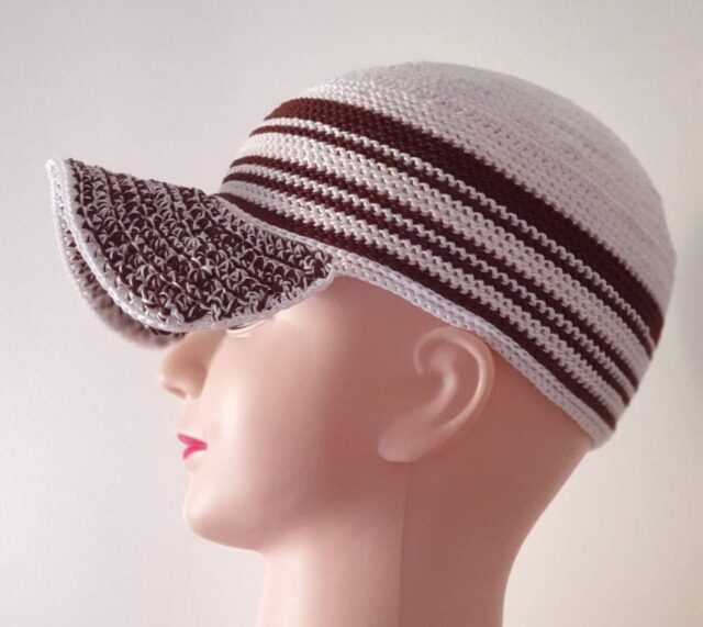 CAPPELLO CON VISIERA FATTO A MANO